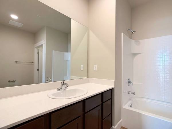 $2,045 / 2br - 925ft2 - Crossroads on Crosby - 2 Bed, 2 Bath, Beautiful landscape views (Tumwater)64031307459329122
