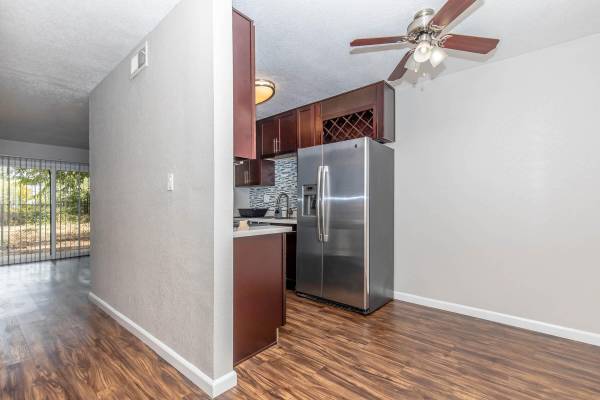 $2,240 / 1br - 650ft2 - Cable Disponible, Pisos con Alfombra, Preparado para Cable (danville / san ramon)63682796614529124