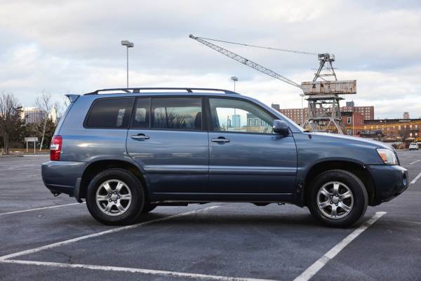 2007 Toyota Highlander – Well Maintained, Garaged, Low Miles for Year 1