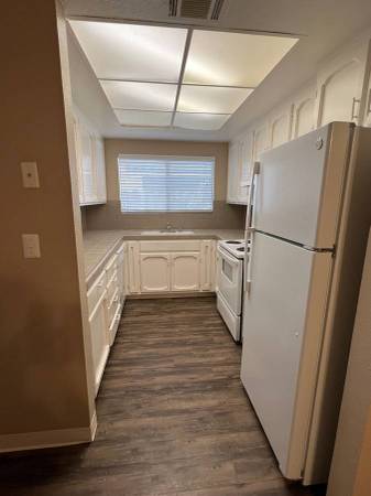 $1,900 / 2br - 1068ft2 - NEEDING AN IMMEDIATE MOVE IN? 2 BED 2 BATH DUPLEX AVAILABLE NOW $1900 (MODESTO)63970305727619124