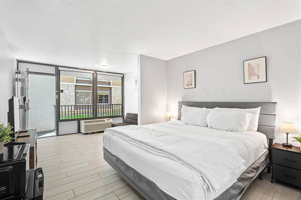 $1,250 FABULOUS STUDIO-ALL UTILITIES INCLUDED (HOLLYWOOD)63906442331651120