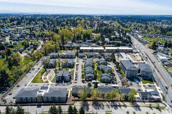 $1,941 / 3br - 921ft2 - Transit-Oriented Living at Its Best - Discover Your New Home! (27606 Pacific Hwy S, Federal Way, WA)63850638003713123