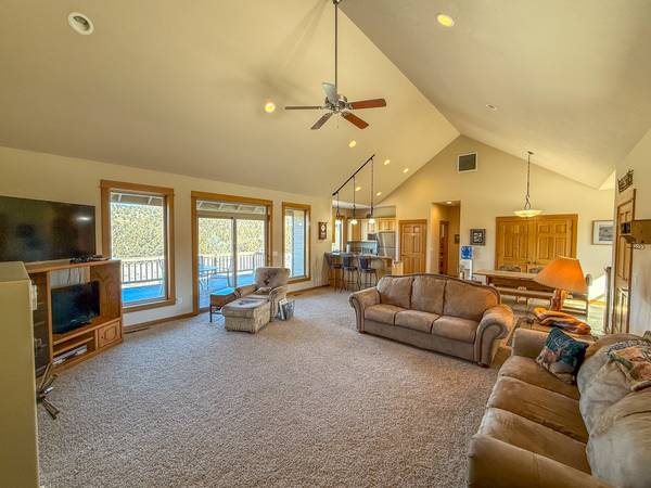 $5,500,000 / 4br - 1611ft2 - 4,457.49-Acre Ranch With Live Water & Ponds, Home, Shops & Cabin (Prineville)63839295245187122