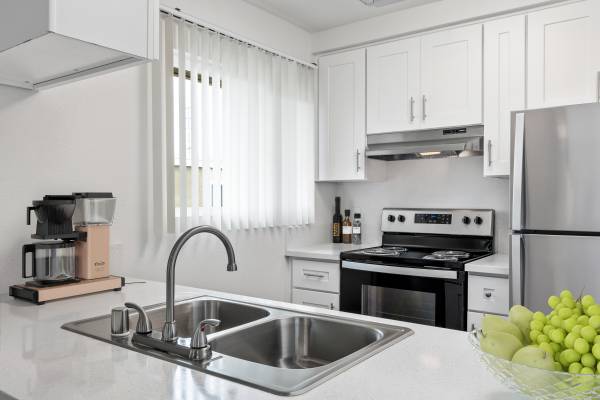 $2,235 / 1hab - 672 pies² - ¡¡COCINA ENCANTADORA REMODELADA!! APARTAMENTO DE 1 HABITACIÓN!!!! (Chula Vista)63866050812291120