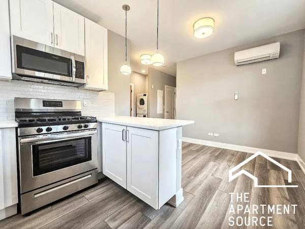 $2,495 / 2br - 900ft2 - ✨Cozy & Bright 2-Bedroom Apartment in the Heart of Lakeview✨ (Lakeview)63959877513090122