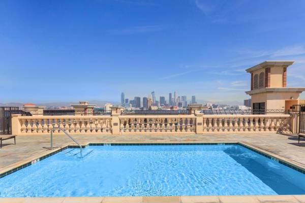 $2,599 / 1br - 1B/1B, Situated in Los Angeles!, Stadium Seating Movie Theater (325 W. Adams Blvd. , Los Angeles, CA)63952927315458122
