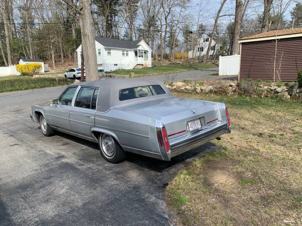 Cadillac Brougham 1988 - $14,000 (Burlington)63469621795715122