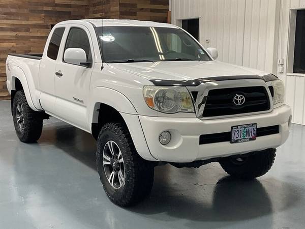 2006 Toyota Tacoma 4x4 4WD V6 Access Cab TRD OFF RD  /6-SPEED / LIFTED - $17,500 (M&M Investment Cars - Gladstone)63617275764097121