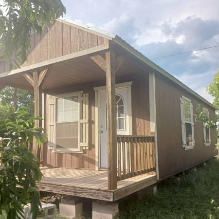 Beautiful 12 x 36 Derksen Cabin for Sale in Kerrville 1