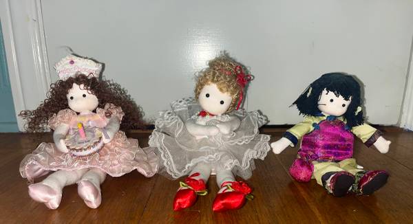 Music Dolls - Green Tree - $15 (san jose downtown)63471476075265122