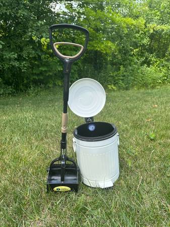 Foldable poop scooper and trash can set 1