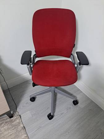 Steelcase leap v2  mint condition 1