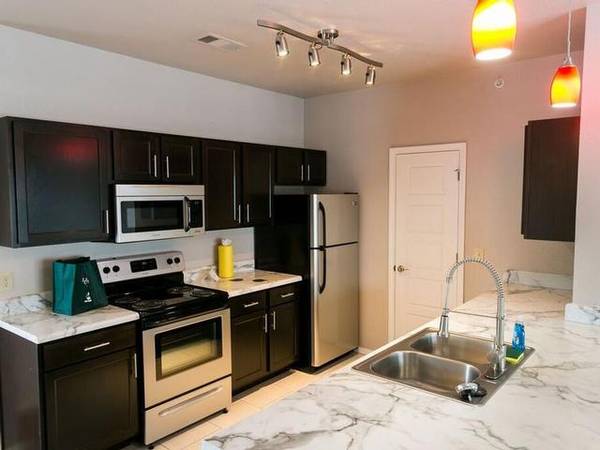 $1,305 / 2br - 1144ft2 - Gated Community, 2 BR/2 BA with Outdoor Pool & Fitness Center63806193993347123