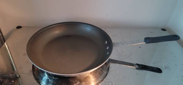 14" Eagleware Nonstick Skillet SEW-1035 1