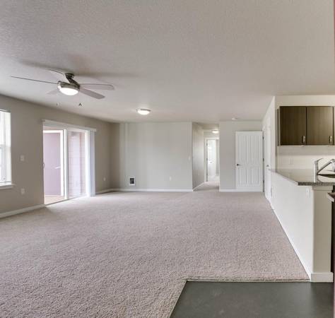 $3,150 / 4br - 1715ft2 - New Faux Wood Blinds and Vinyl Plank Flooring in Select Homes (Wilsonville- The Grove)63820795533185122