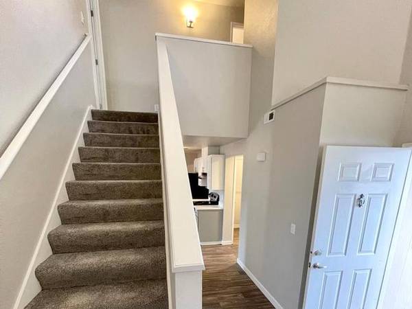 $3,120 / 3br - 1561ft2 - Walk-In Pantry, Emergency Maintenance, Pet Stations, Newly Remodeled (Puyallup/Sumner)63884893077889124