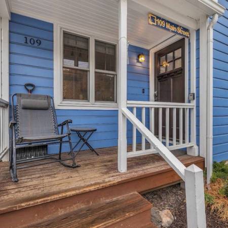Historic Main Street Ski Cabin – Steps to Town Lift 1
