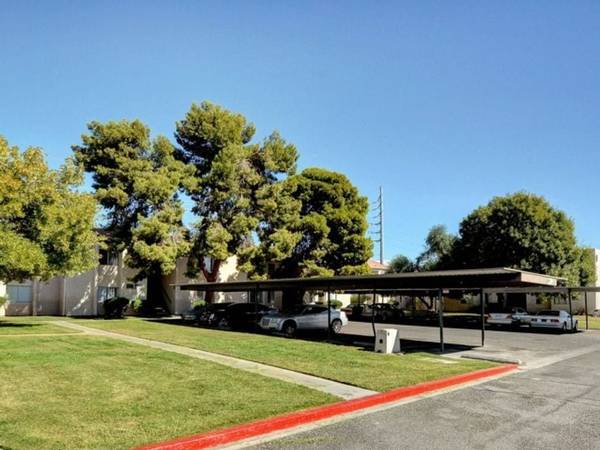 $1,100 / 1br - 680ft2 - Balcony/Patio, Carpet, Window Coverings (5055 E. Charleston Blvd., Las Vegas, NV)63859501273219122
