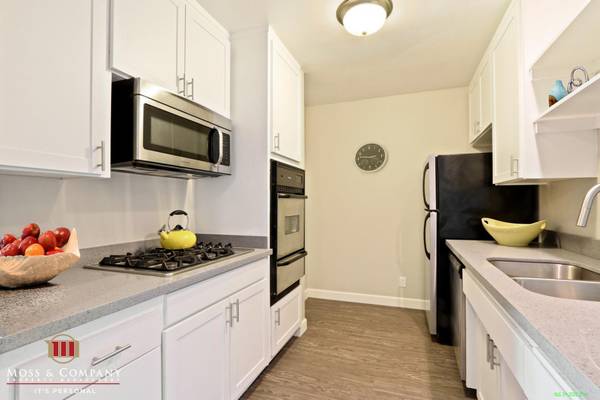 $3,295 / 2br - 1000ft2 - Plank & Carpet Floors * Open Floorplans * 2 Bedroom in W. Los Angeles (West Los Angeles)63953080260098124