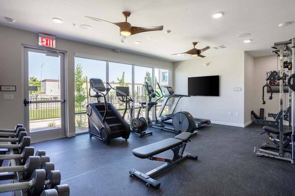 $3,420 / 3br - 1311ft2 - Encimeras de cuarzo, mantenimiento en el lugar, piscina (fairfield / vacaville)63880016309891124