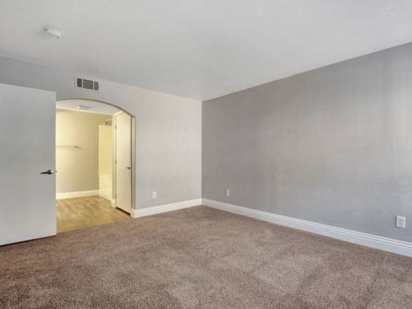 $1,479 / 2br - 1075ft2 - Separate Dining Area, Located in Las Vegas, 2bd 2ba (4700 W Rochelle Ave, Las Vegas, NV)63859500398723124