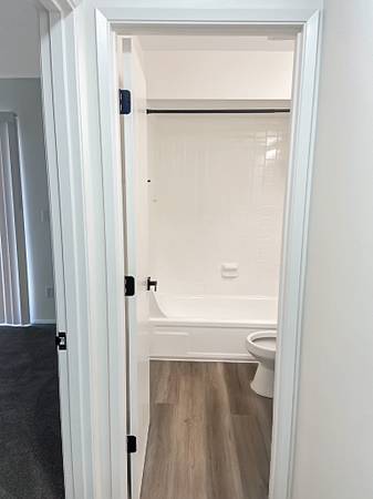 $1,325 / 1br - 680ft2 - Don't Miss This Large Beautiful Top Floor Unit with a Patio! (Gladstone)63842024425347124