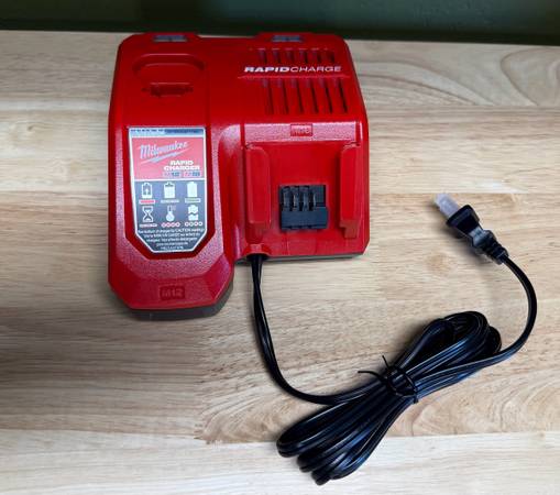 Baterías/Cargadores Milwaukee - $800 (Los Alamos)63469925863427123
