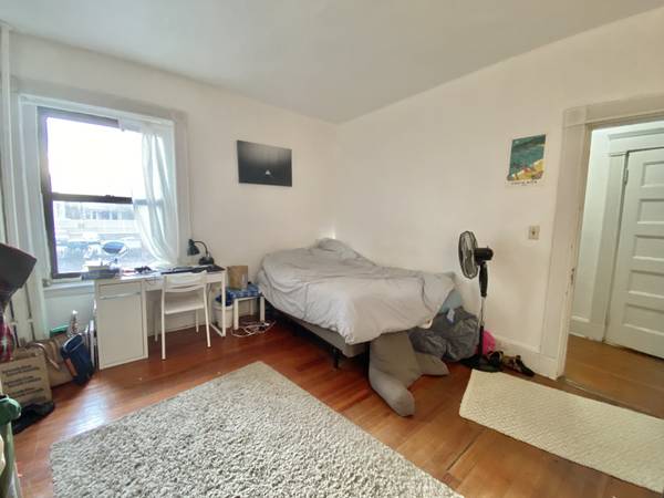$3,200 / 1br - Allston 1 Bed Split/1 Bath Brownstone | Harvard Ave (Allston)63817587313539124