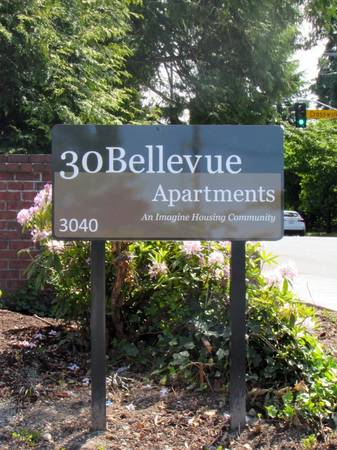 $1,683 / 1br - 337ft2 - Close to Bellevue High School, WiFi in common areas, Energy effificent (3040 Bellevue Way NE, Bellevue, WA)63688314793091122