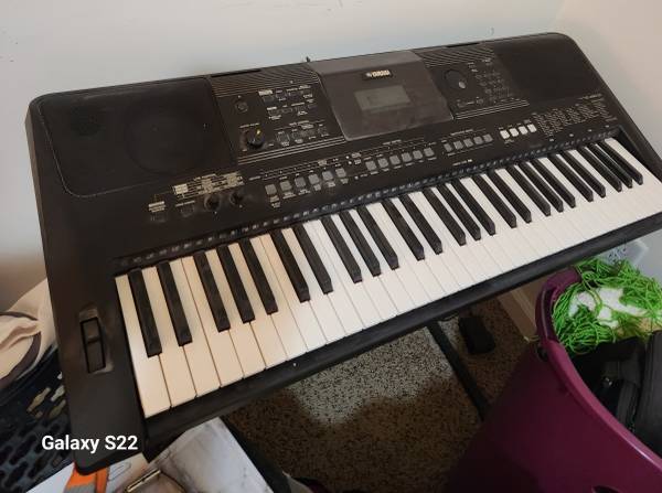 YAMAHA PSR-E463 SYNTH + STAND + POWER SOURCE 1