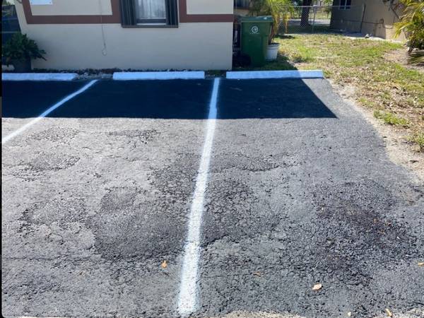$115 / 200ft2 - Driveway Parking north of Downtown Fort Lauderdale (Fort Lauderdale)64051004121219121