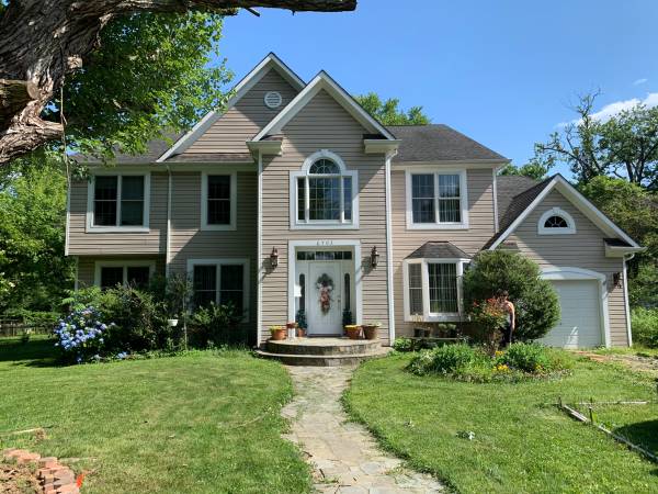 $850 / 1br - 140ft2 - Beautiful Room in home, W/D, All utilities included (22042)63896275604866122