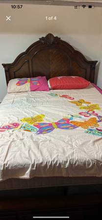 Queen size bed 1
