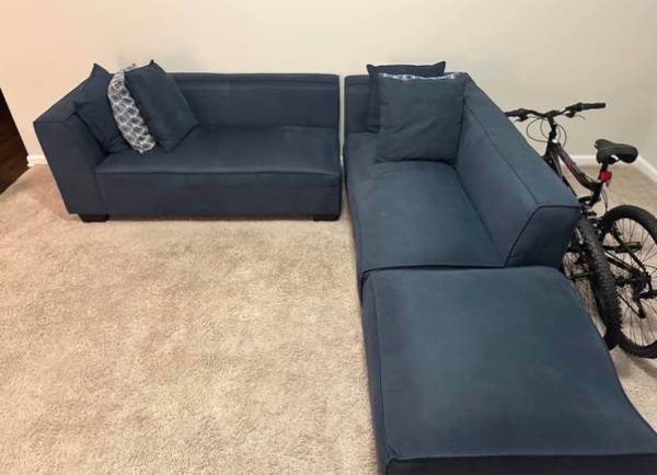 Sectional couch w/ ottoman 1