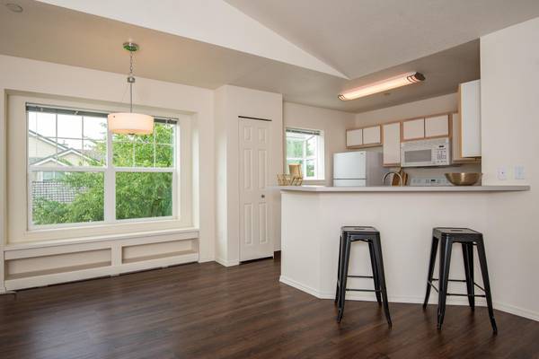 $1,982 / 2br - 1045ft2 - $1,000 Off 1st Month's Rent on Select Apartments! Call for Details. (Wilsonville - I5, 205, Tigard, Oregon City, T)63820739174273122