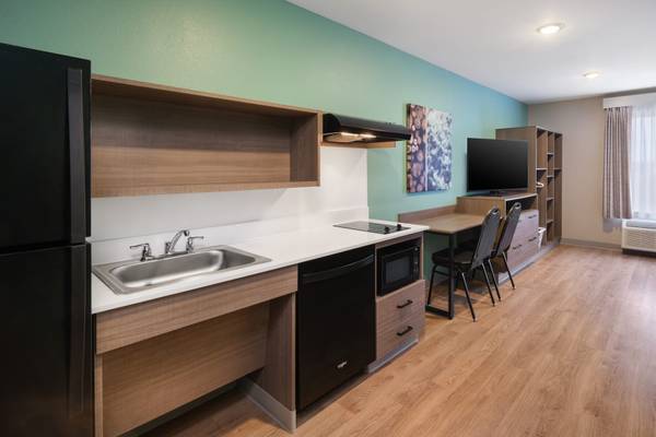 $1,200 / 1br - Reception Desk: 8:00 AM - 9:00 PM, Free WiFi, Accessible Front Desk (5831 Alta Lk Dr, Indianapolis, IN)63989076298371121