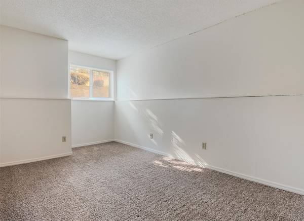 $1,050 Vibrant Area, Onsite Pool and More! Near PSU and OHSU + Central Tigard (Portland)63914856209027123