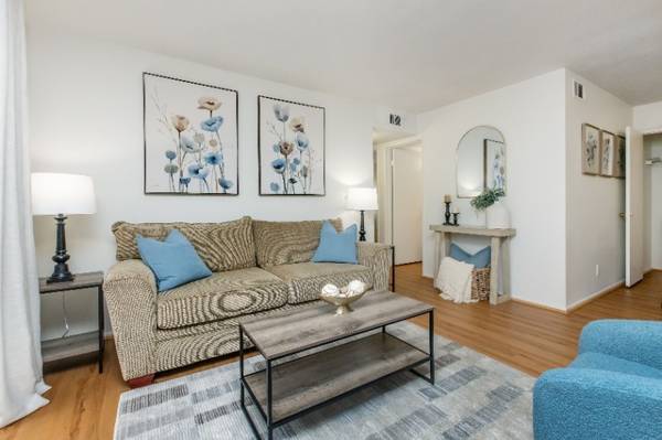 $2,469 / 2br - 860ft2 - 2/hab 2/ba, Piscinas relucientes, Aire acondicionado y calefacción central (Santa Clarita)63840112282625122
