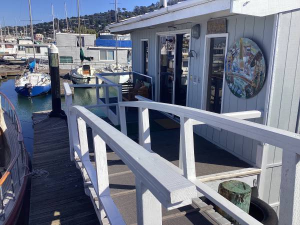 Awesome Bay Views Convenient Location. 1