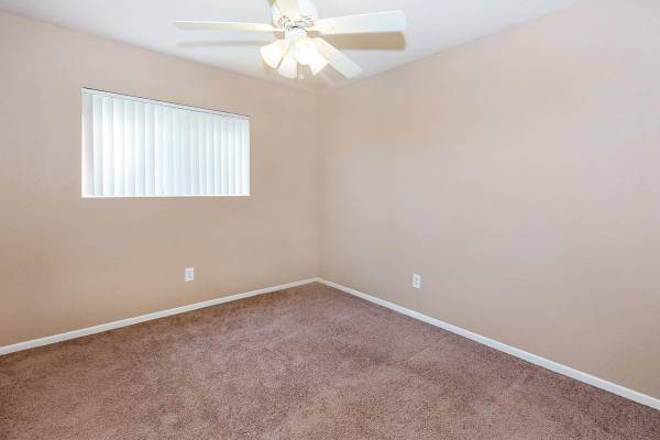 $2,045 / 2br - ¡Euclid Oaks! 2x1.5! Estacionamiento, A/C y Lavandería en el lugar! (San Diego)63663921867907124