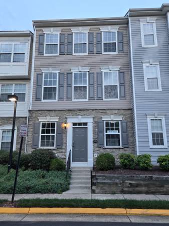 $469,000 / 2br - 21792 Jarvis sq Ashburn va 20147 (Ashburn)