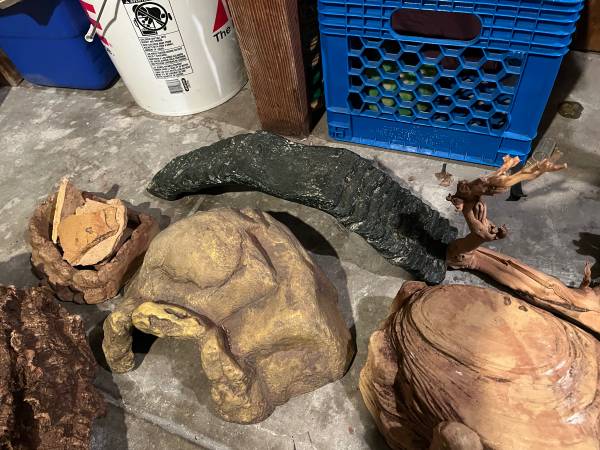 Reptile equipment! Big enclosure!! Hides, water bowls 1