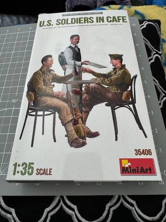 Miniart 1/35 Scale U.S. Soldiers In Cafe WWII Series Model Kit 35406 O 1