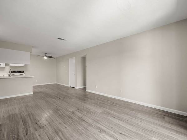 $1,795 / 2br - 844ft2 - Piscina, Patrulla de Cortesía, Centro de Fitness, Pisos de Lámina de Vinilo (43230 Gadsden Avenue, Lancaster, CA)63701053881603123