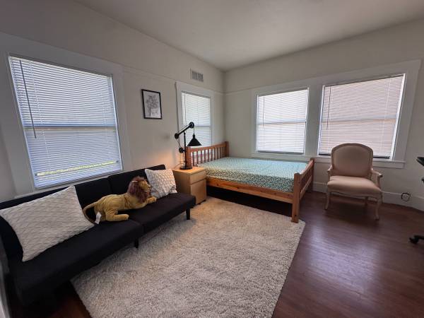 $1,245 / 3br - 1000ft2 - Large sunny bedroom, Near  BART(Hearst&West) (berkeley)63867927074561120