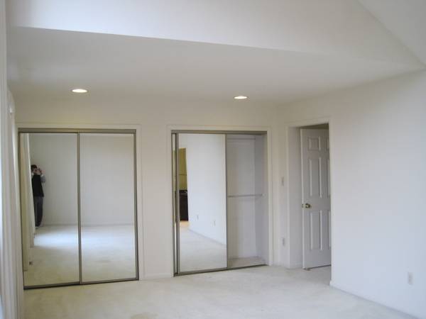$925 / 4br - 400ft2 - Large Master Bedroom w/Full Private Bath (Tysons / Vienna / Mclean)64040030583171122