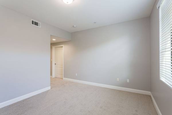 $3,999 / 3br - 1236ft2 - Fabulous 3bd/2ba Condo with RESORT STYLE Amenities! (Sherman Oaks)63812198893571121