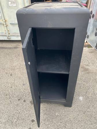 2 metal storage boxes 1