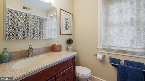 $1,799 / 1br - 910ft2 - Doylestown Borough living at its simplest! (Doylestown, PA)64024498815106122