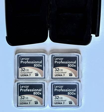 4 set / TOP LEXAR 32GB 800X CF CARDS - with Case 1